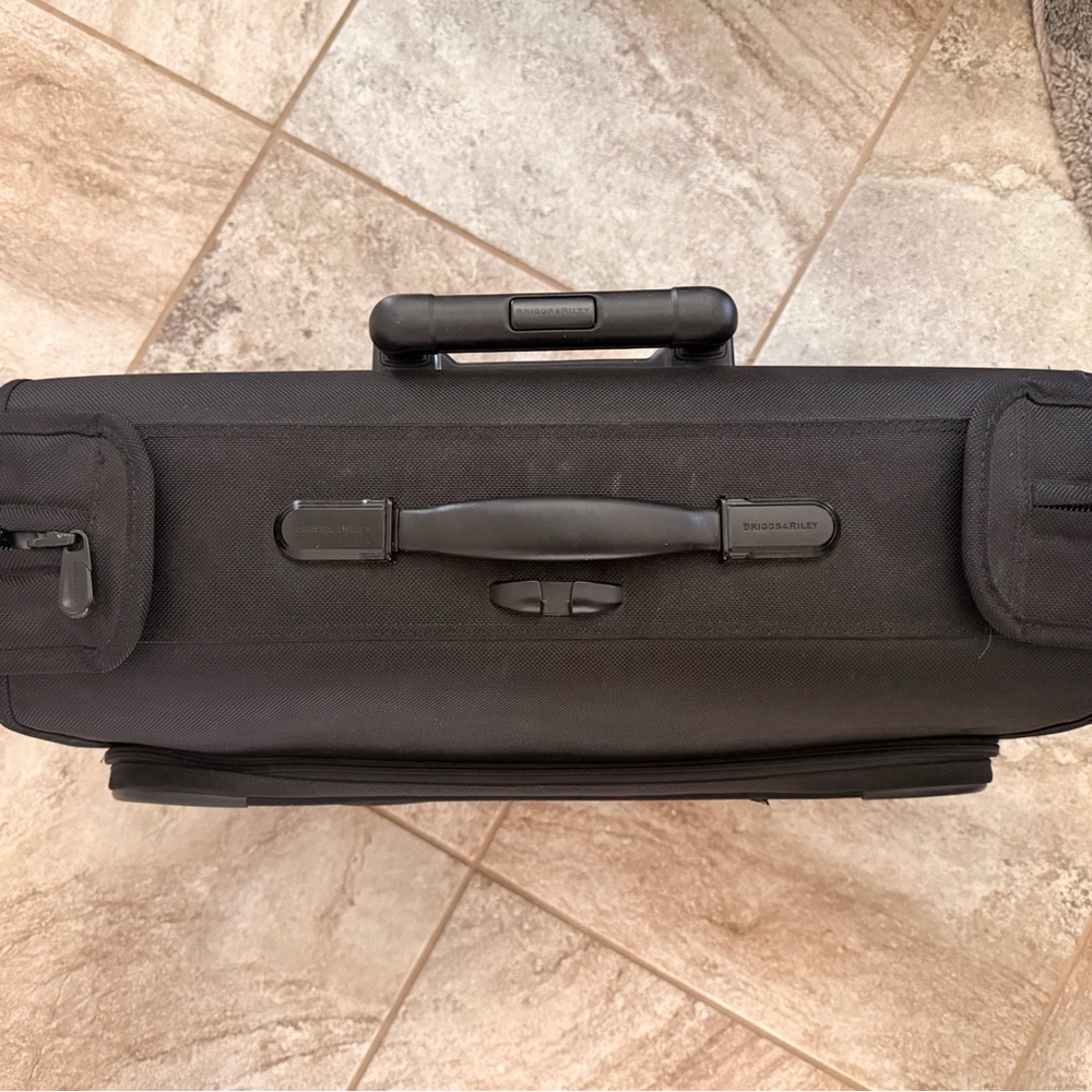 Briggs & Riley Black Garment Carry On 21’ - Picture 4 of 9
